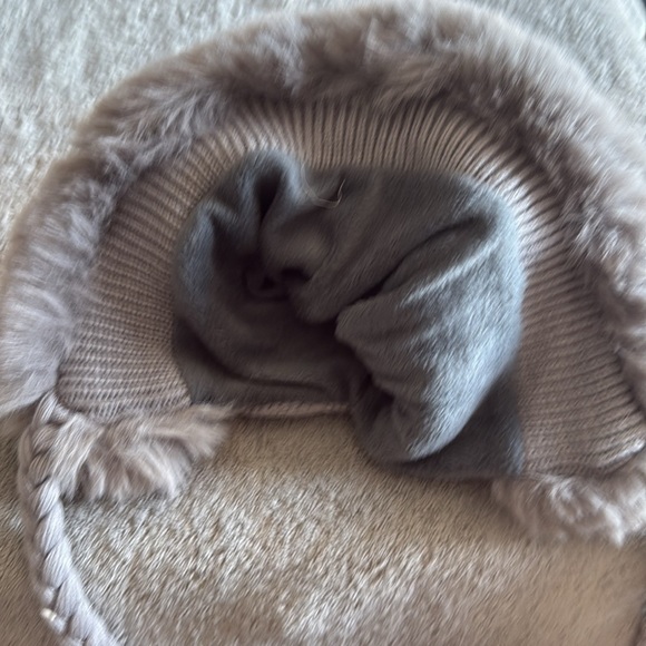 Cozy Gray Knit Hat with Faux Fur Trim - Picture 3 of 3